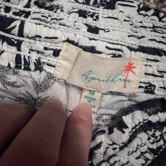 NWT linen beach shorts - Picture 4 of 7